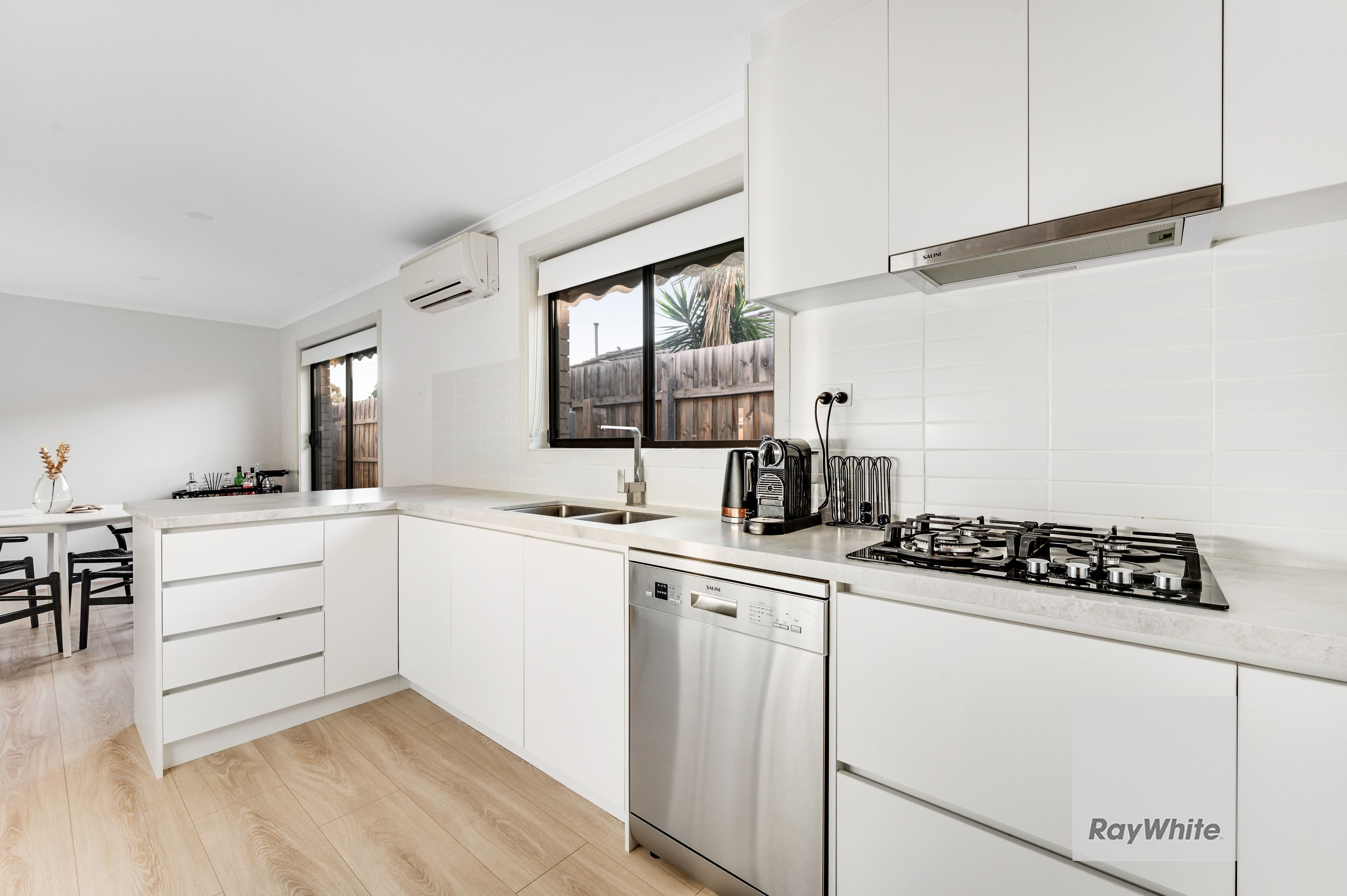 100 Lenoak Street, Gladstone Park VIC 3043, Gladstone Park - Thumbnail 6