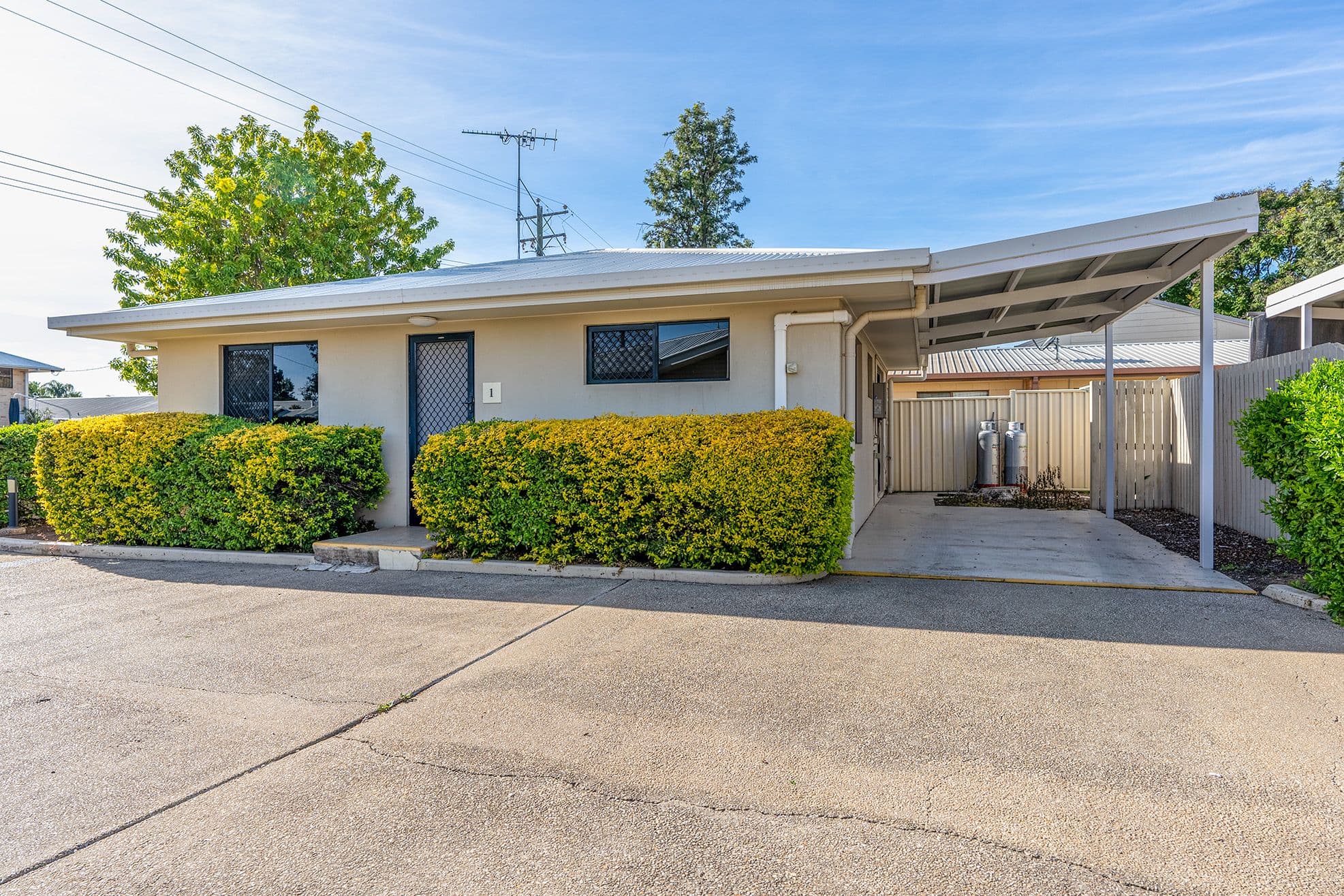 14 Esmond Street, Emerald QLD 4720, Emerald - Thumbnail 2