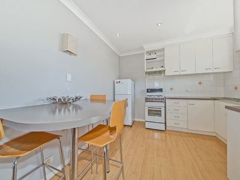 33 Thomas Street, GREENSLOPES QLD 4120, Greenslopes - Thumbnail 3