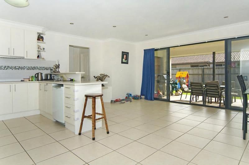 4 Peony Circuit, LITTLE MOUNTAIN QLD 4551, Little Mountain - Thumbnail 2