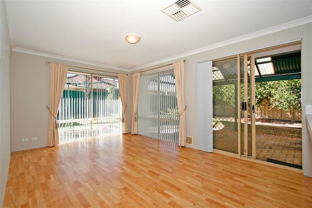 11 Bluegum Drive, THORNLIE WA 6108, Thornlie - Thumbnail 3