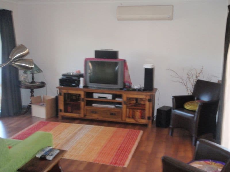1 Doyle Crescent, SEYMOUR VIC 3660, Seymour - Thumbnail 2