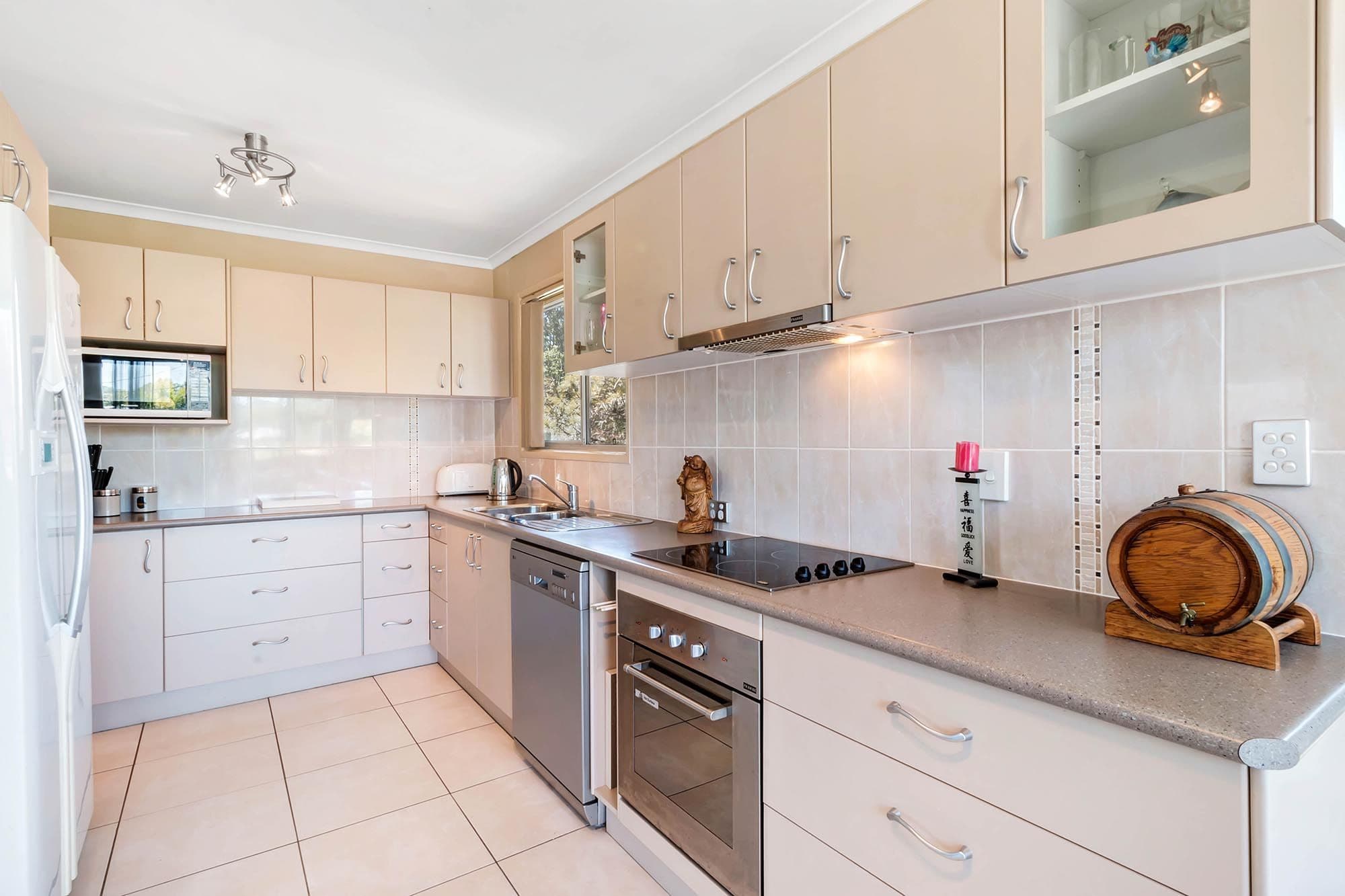 36 Lyngrove Street, Kingston QLD 4114, Kingston - Thumbnail 2