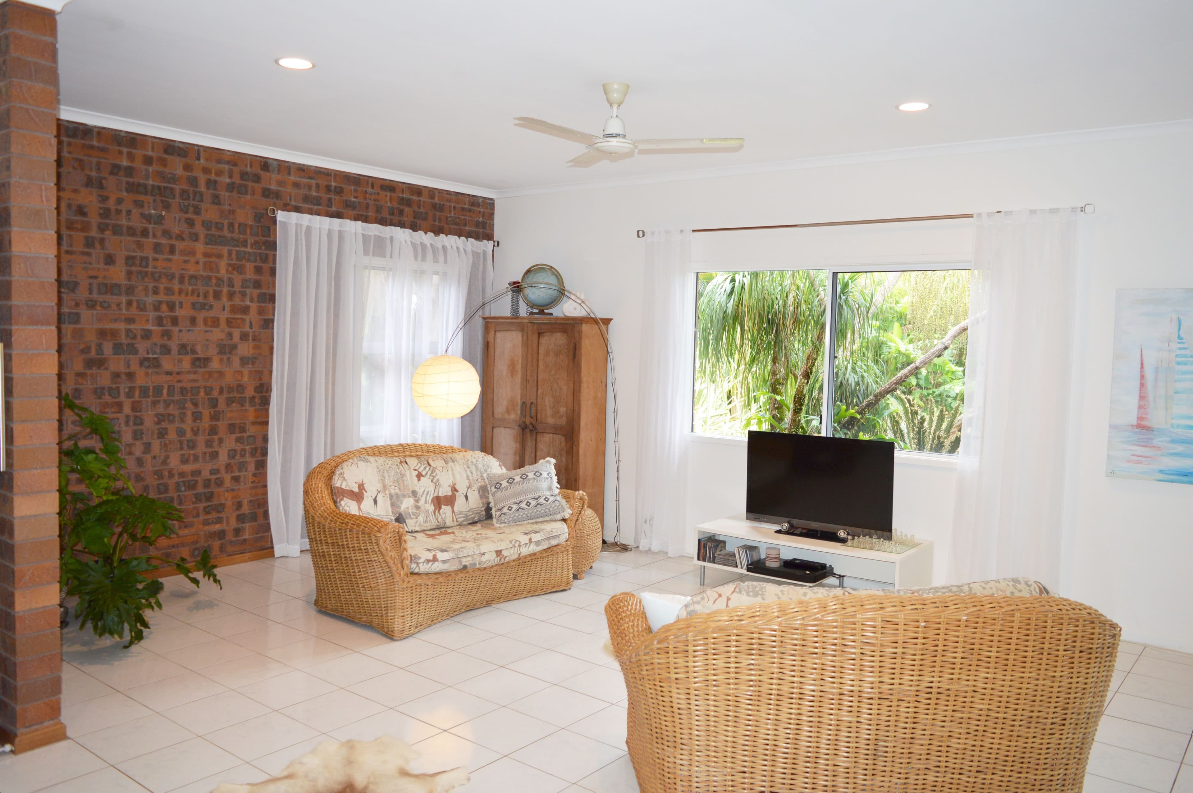 30 Cutten Street, Bingil Bay QLD 4852, Bingil Bay - Thumbnail 2