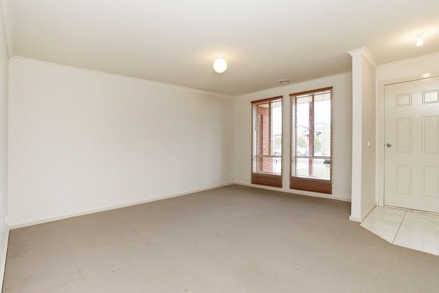 11 Lady Penrhyn Drive, WYNDHAM VALE VIC 3024, Wyndham Vale - Thumbnail 2