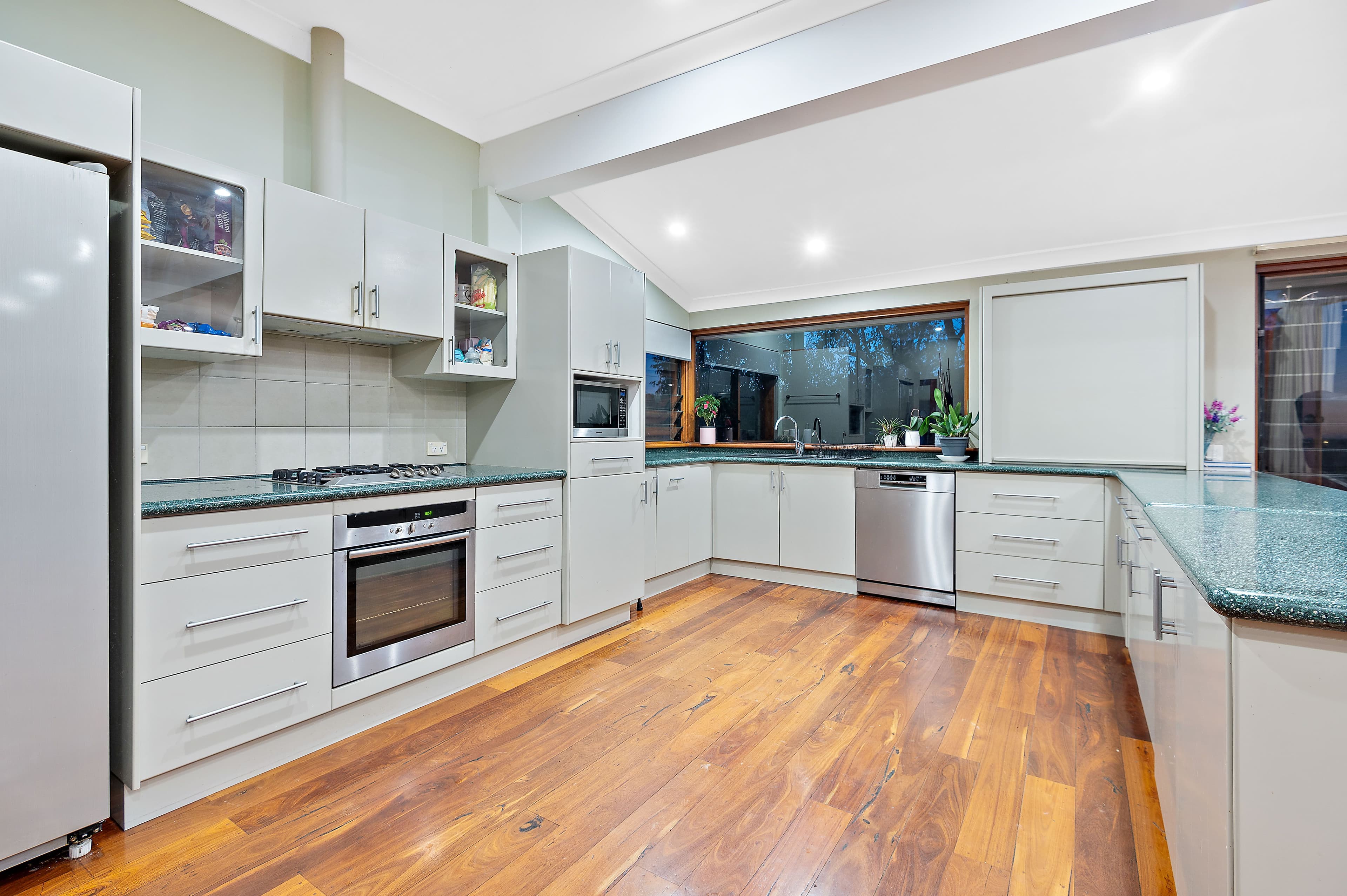 21 Wymond Road, Roleystone WA 6111, Roleystone - Thumbnail 2