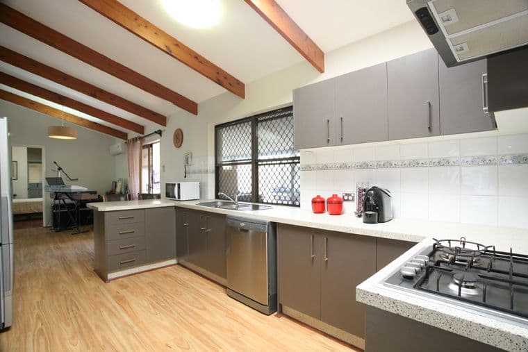 27 Zambesi Street, RIVERHILLS QLD 4074, Riverhills - Thumbnail 2