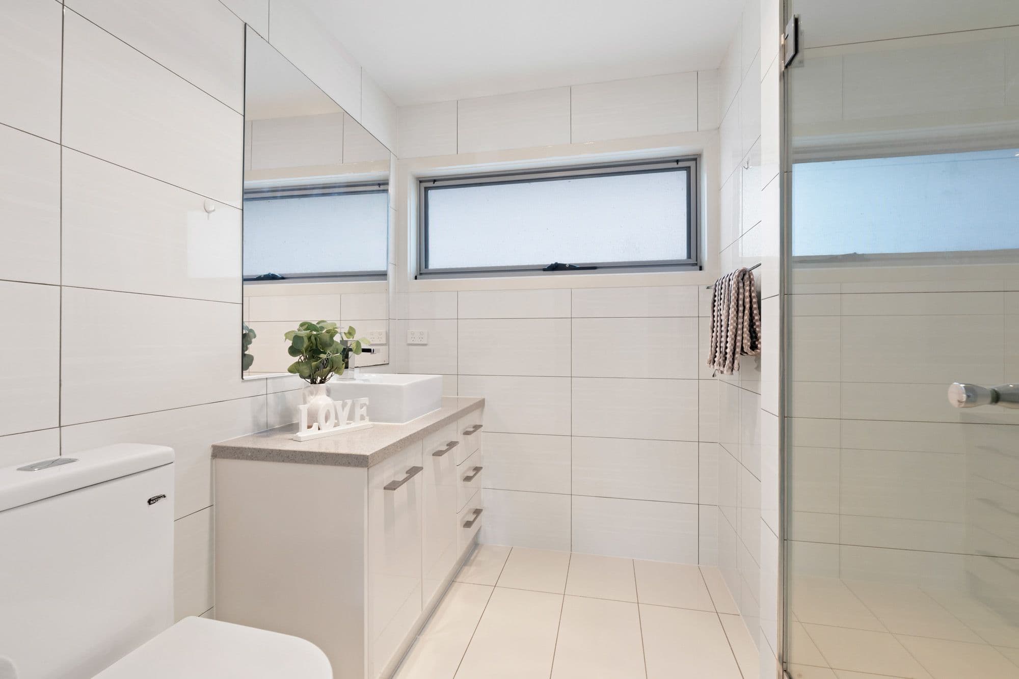 18 Hiddleston Avenue, Box Hill South VIC 3128, Box Hill South - Thumbnail 4