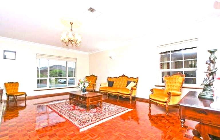 5 Greenknoll Avenue, ROSTREVOR SA 5073, Rostrevor - Thumbnail 2