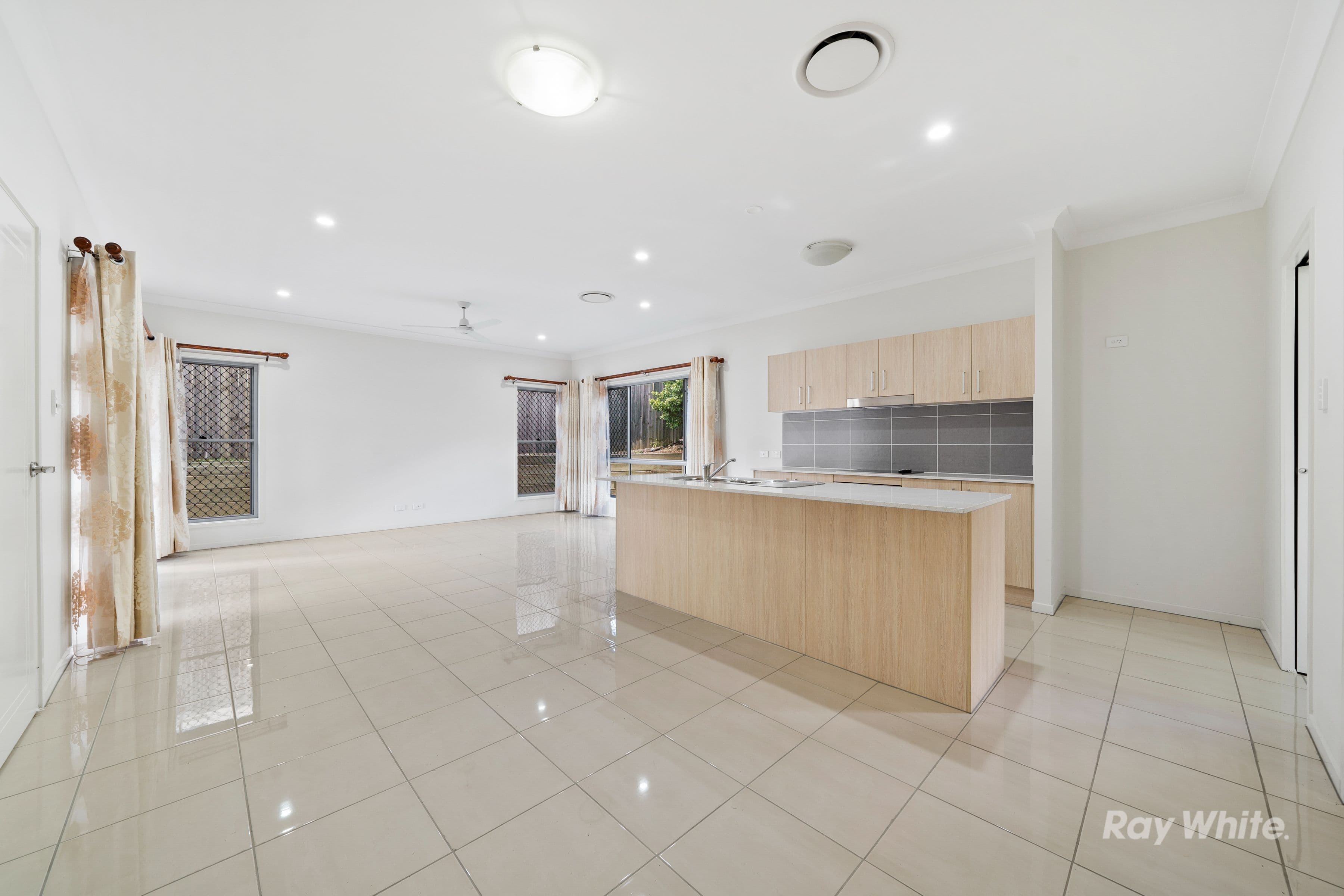 33 Lane Court, Mount Warren Park QLD 4207, Mount Warren Park - Thumbnail 2
