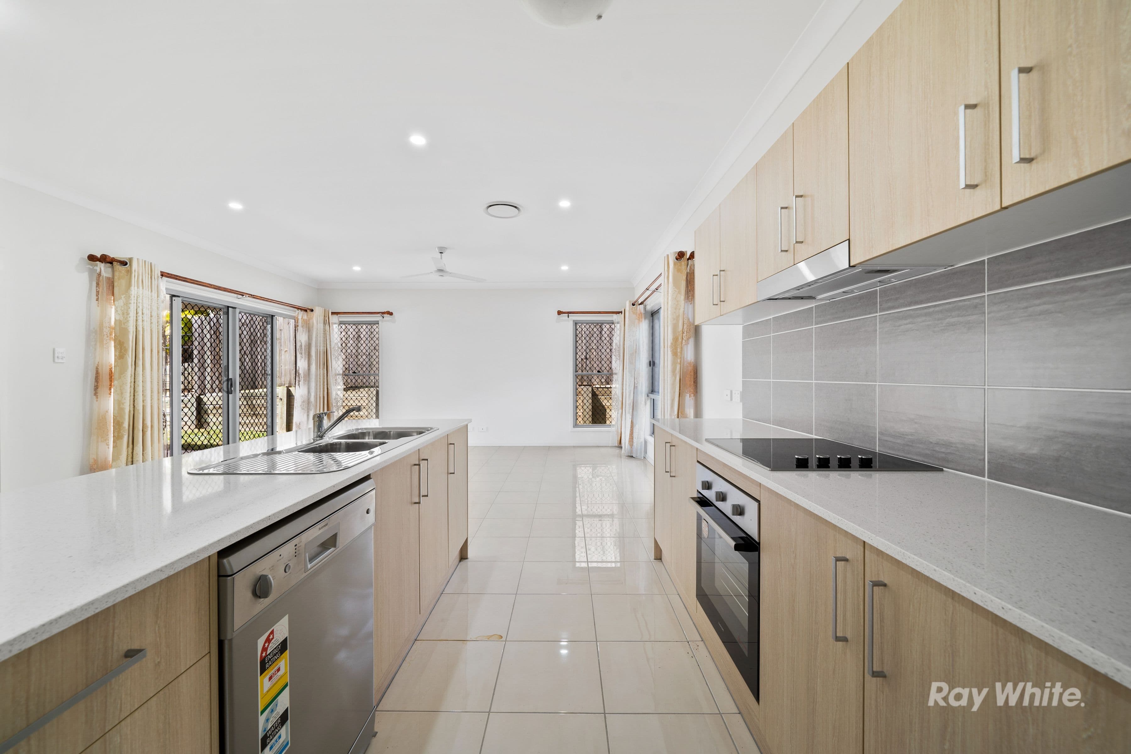 33 Lane Court, Mount Warren Park QLD 4207, Mount Warren Park - Thumbnail 3