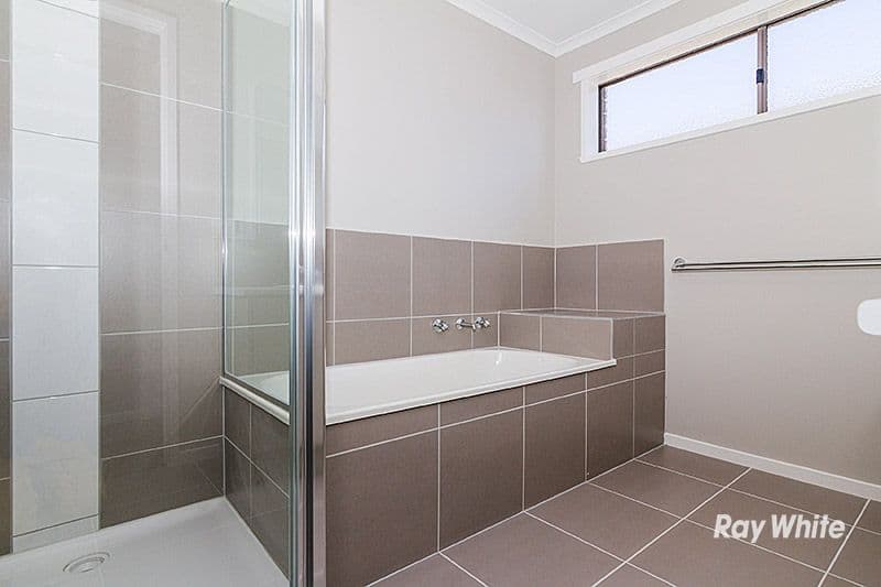 42 Alarah Boulevard, Cranbourne West VIC 3977, Cranbourne West - Thumbnail 4