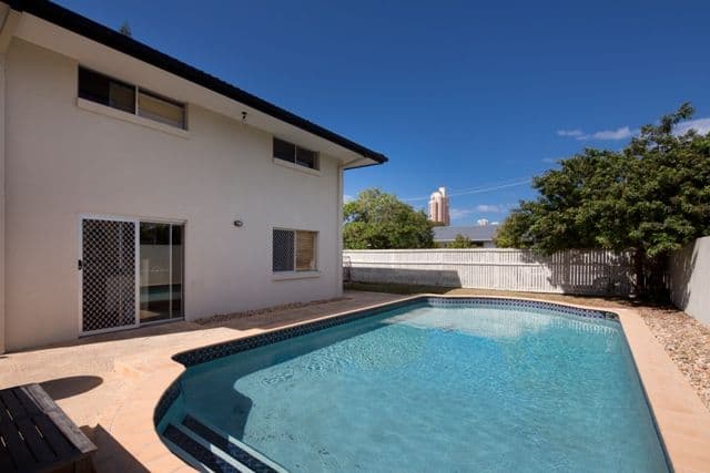 7 Karina Crescent, BROADBEACH WATERS QLD 4218, Broadbeach Waters - Thumbnail 2