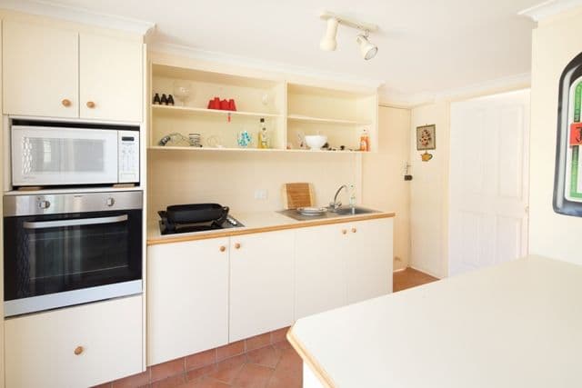 7 Karina Crescent, BROADBEACH WATERS QLD 4218, Broadbeach Waters - Thumbnail 7