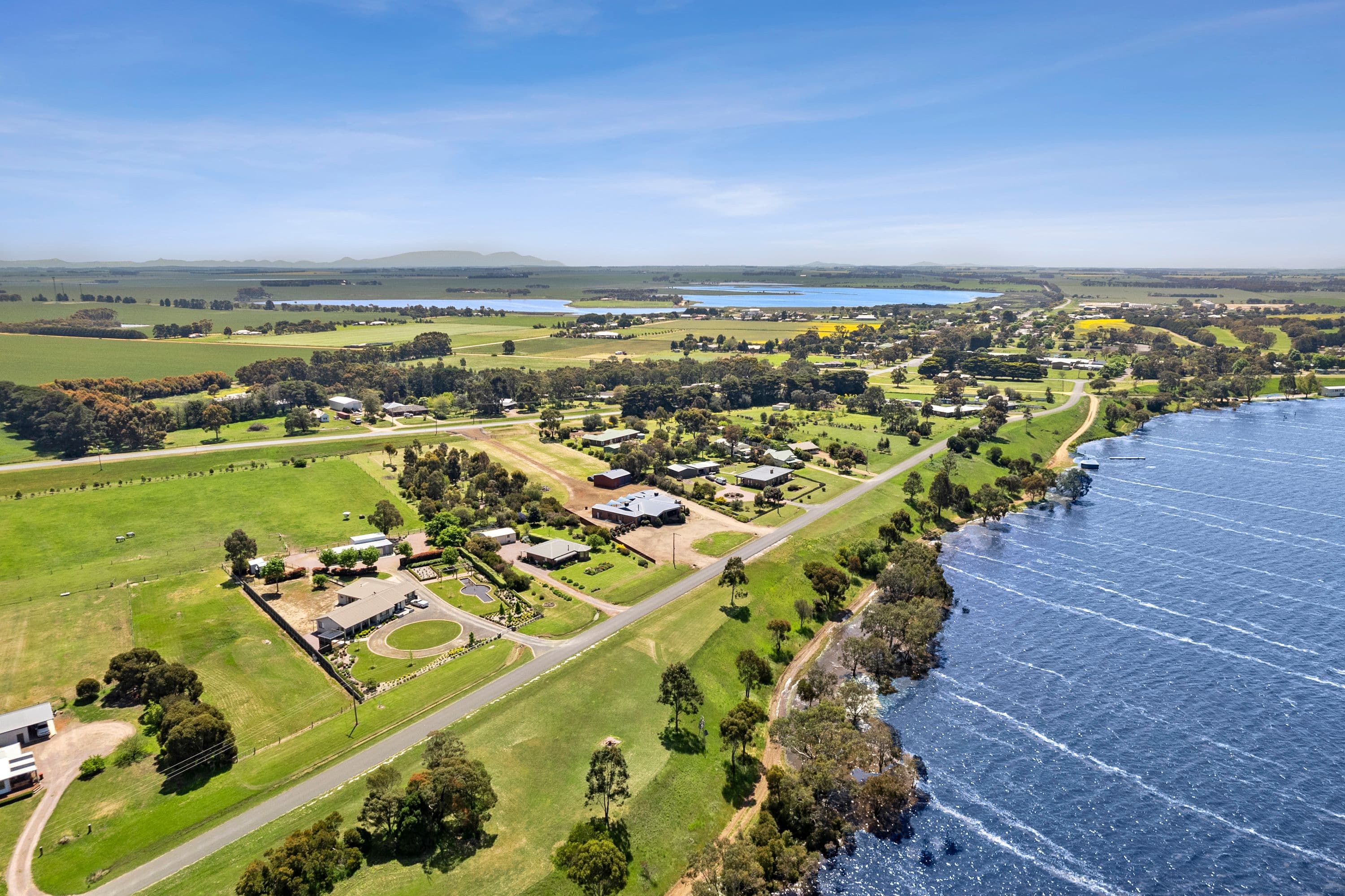 49 Frontage Road, Lake Bolac VIC 3351, Lake Bolac - Thumbnail 3