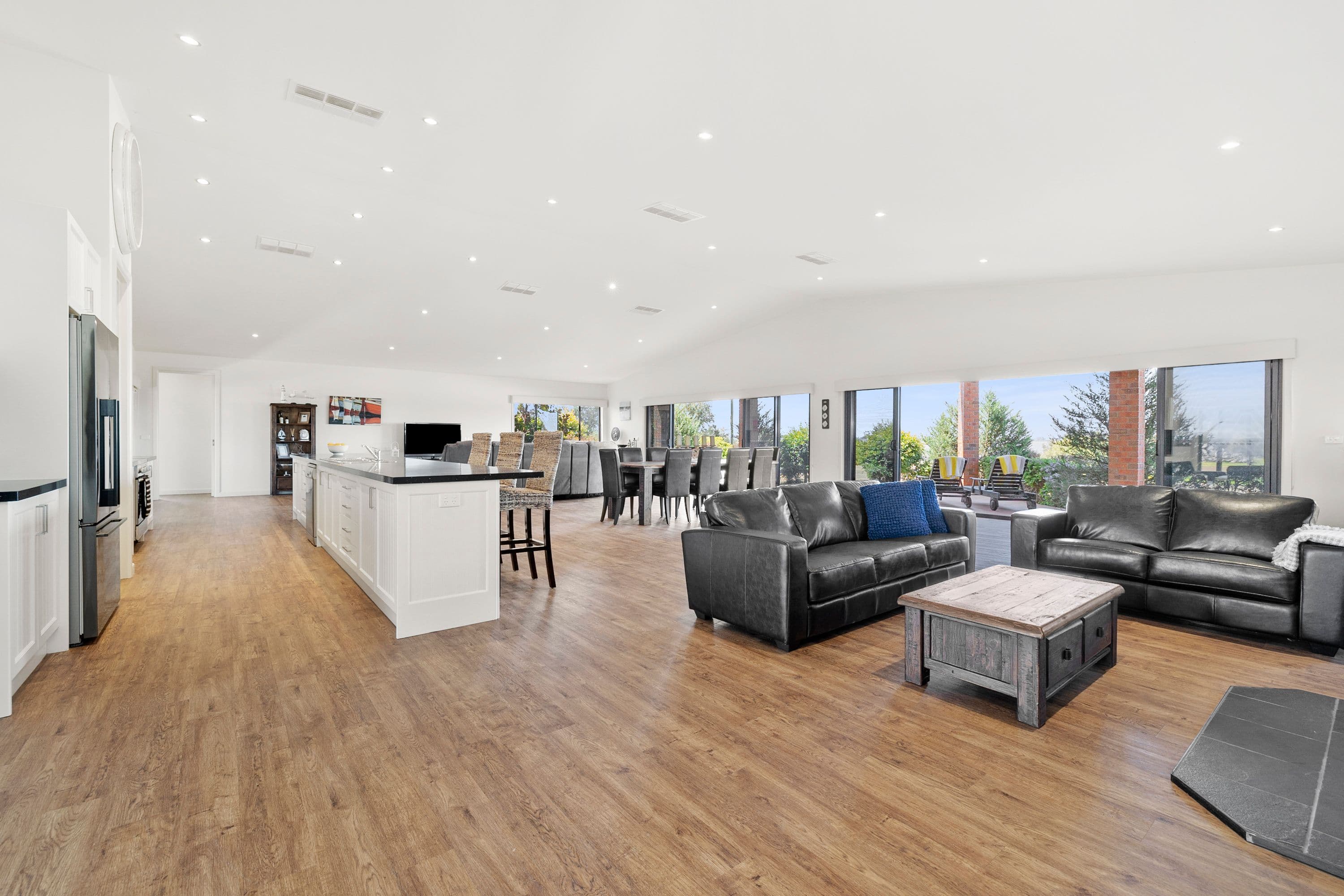 49 Frontage Road, Lake Bolac VIC 3351, Lake Bolac - Thumbnail 6