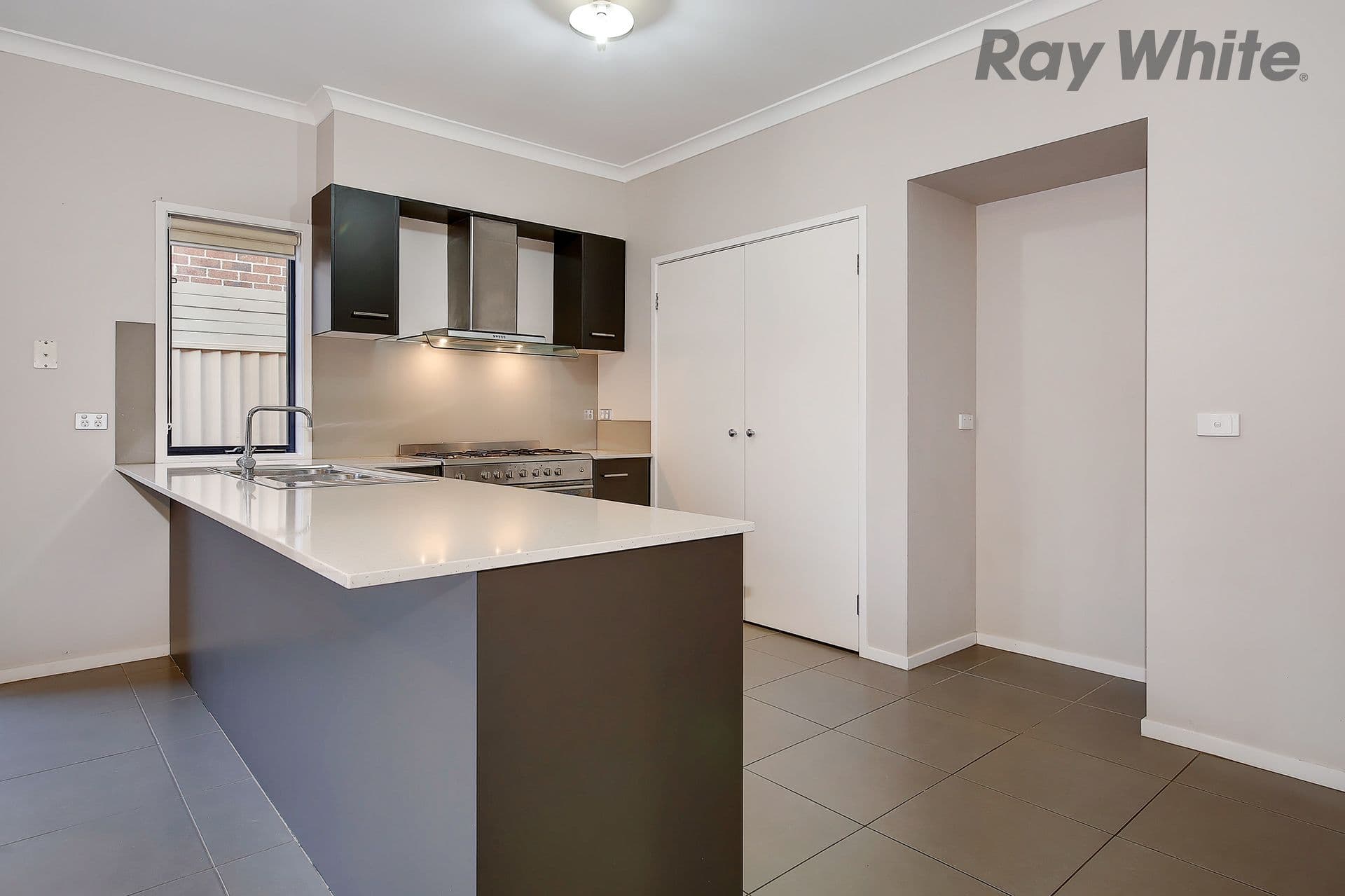26 Broadway, Caroline Springs VIC 3023, Caroline Springs - Thumbnail 4