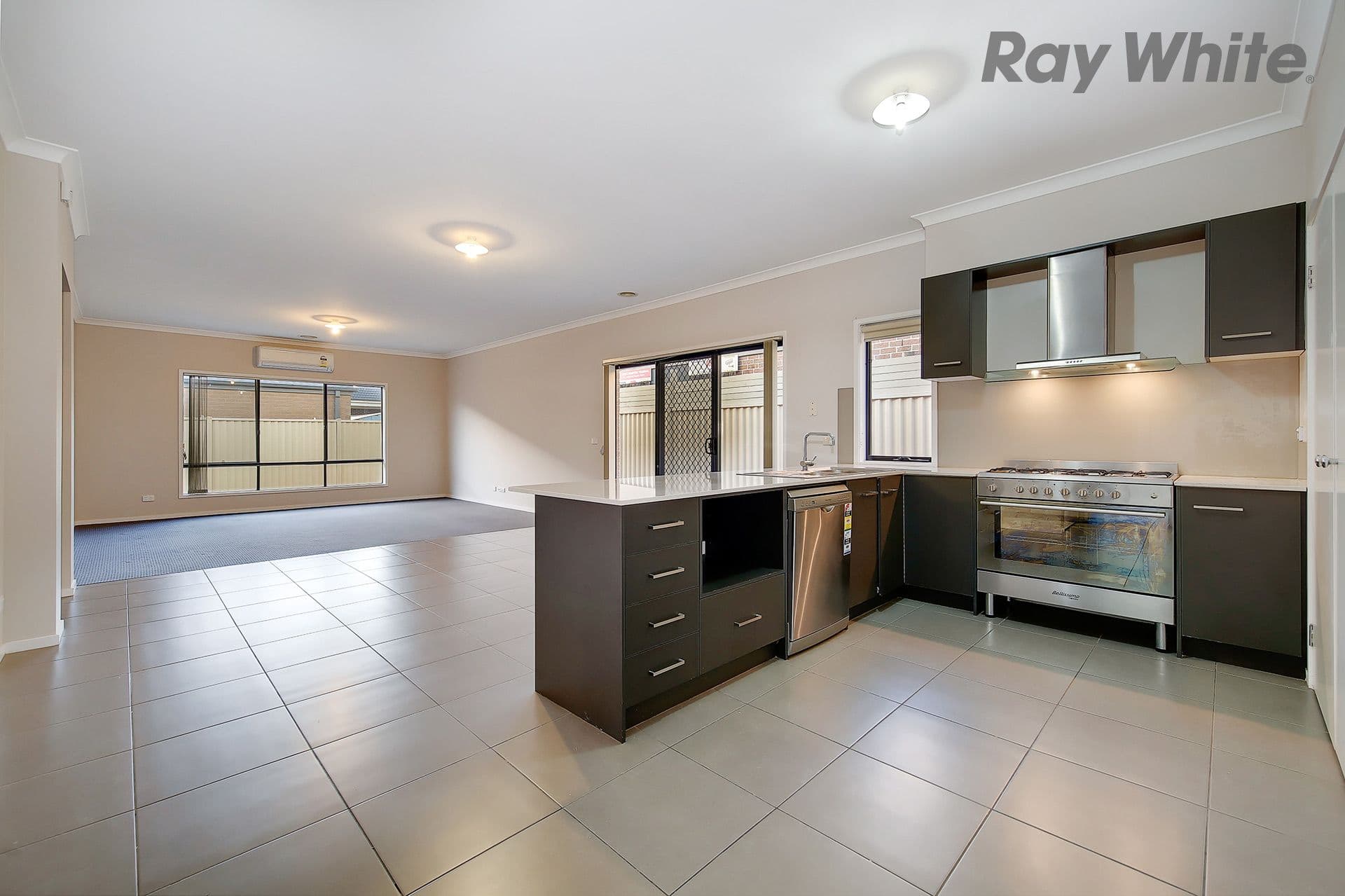 26 Broadway, Caroline Springs VIC 3023, Caroline Springs - Thumbnail 5