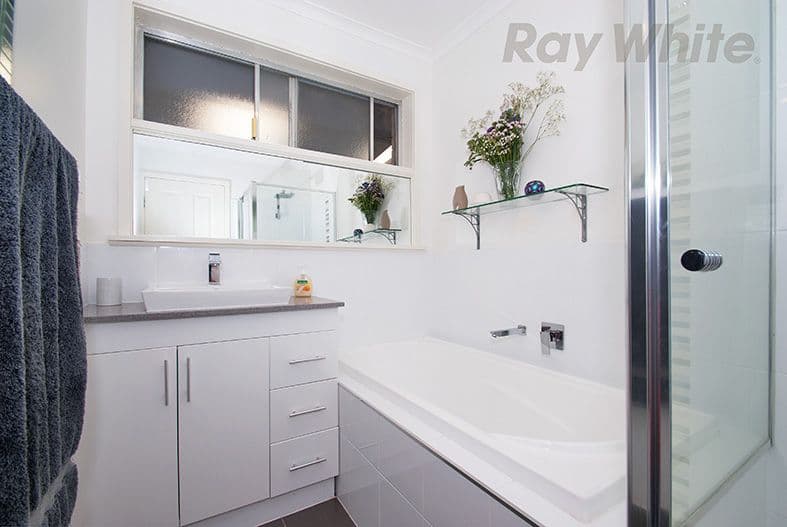 74 GREENSLOPES Drive, Mooroolbark VIC 3138, Mooroolbark - Thumbnail 5
