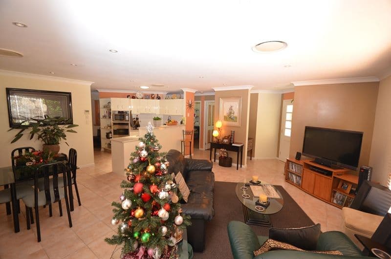 3 Leighanne Crescent, ARUNDEL QLD 4214, Arundel - Thumbnail 3