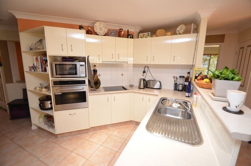 3 Leighanne Crescent, ARUNDEL QLD 4214, Arundel - Thumbnail 4