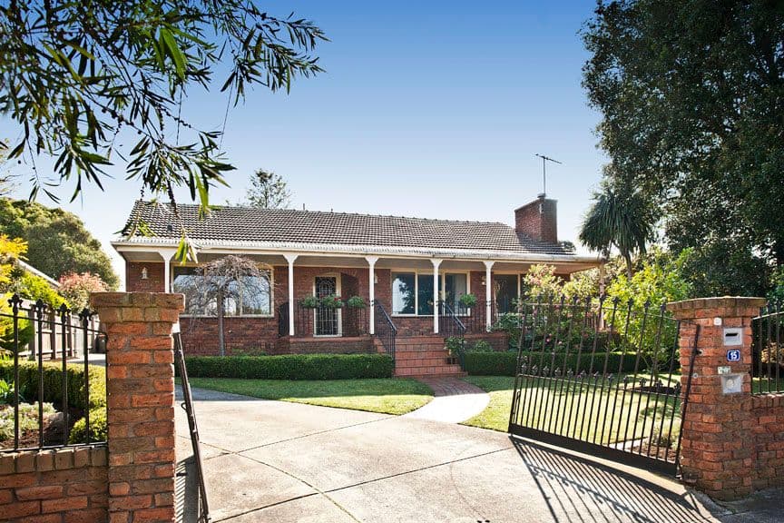 15 Hillside Road, MOUNT WAVERLEY VIC 3149, Mount Waverley - Image 1