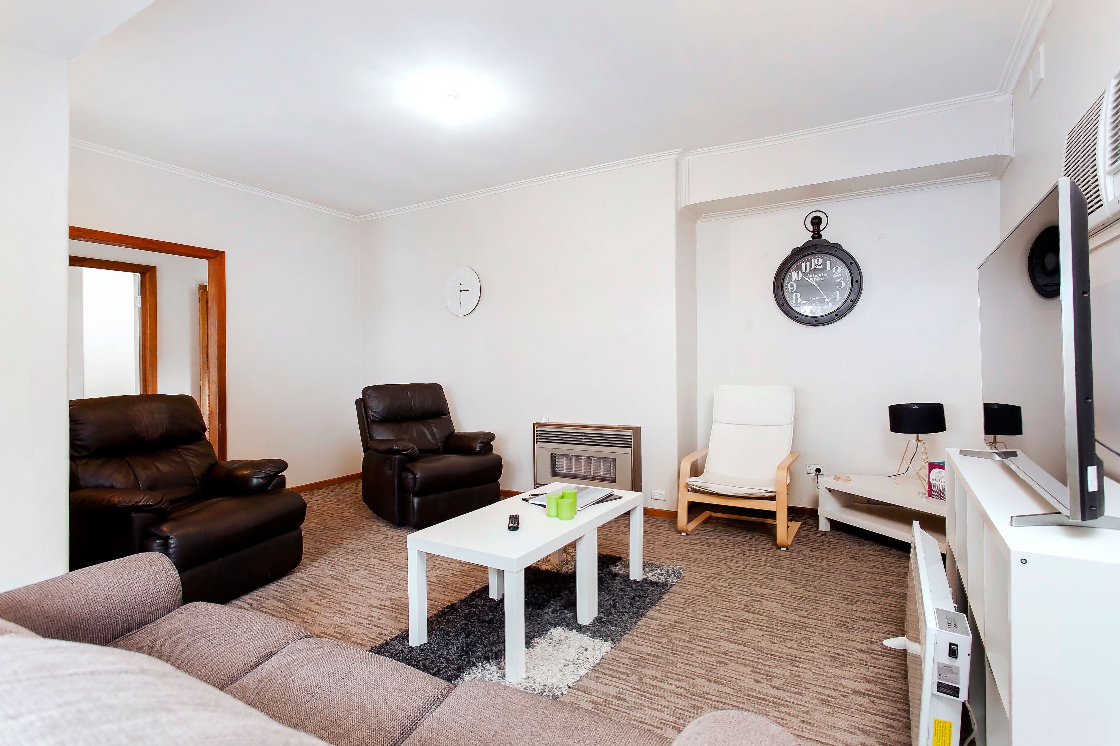 17 Sandison Avenue, Park Holme SA 5043, Park Holme - Thumbnail 3