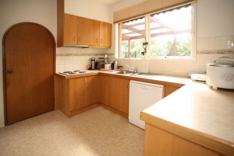 4 Highvale Road, GLEN WAVERLEY VIC 3150, Glen Waverley - Thumbnail 2