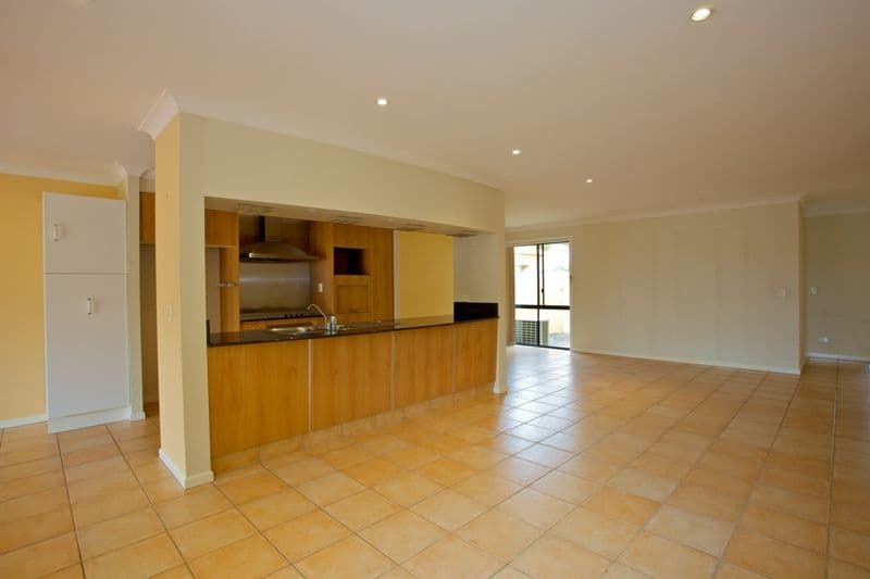 127 Palm Meadows Drive, CARRARA QLD 4211, Carrara - Thumbnail 2