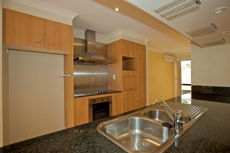 127 Palm Meadows Drive, CARRARA QLD 4211, Carrara - Thumbnail 3