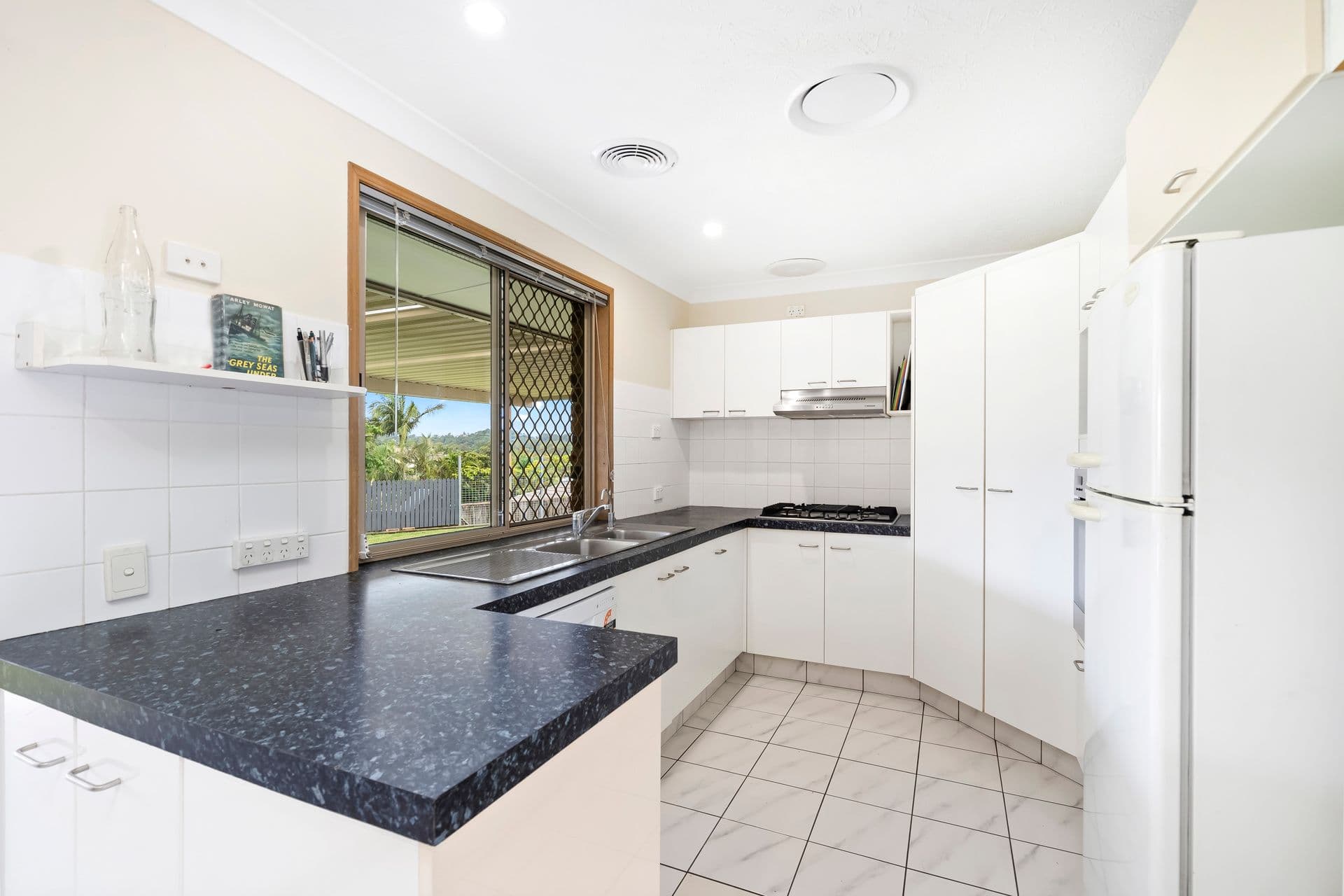 3 Calver Court, Currumbin Waters QLD 4223, Currumbin Waters - Thumbnail 4