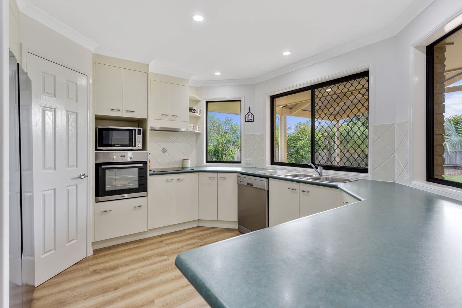 10 Hooper Street, Birkdale QLD 4159, Birkdale - Thumbnail 2