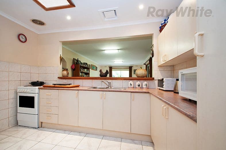 15 BIRKENHEAD Drive, Kilsyth VIC 3137, Kilsyth - Thumbnail 3