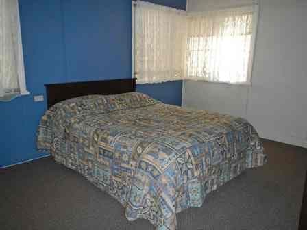 4 Shamrock Street, BLACKALL QLD 4472, Blackall - Thumbnail 3