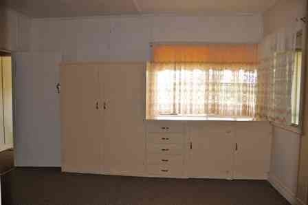 4 Shamrock Street, BLACKALL QLD 4472, Blackall - Thumbnail 6
