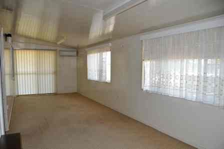 4 Shamrock Street, BLACKALL QLD 4472, Blackall - Thumbnail 7
