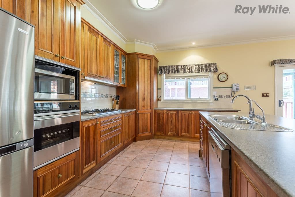 6 Blaxland Place, Taylors Lakes VIC 3038, Taylors Lakes - Thumbnail 3