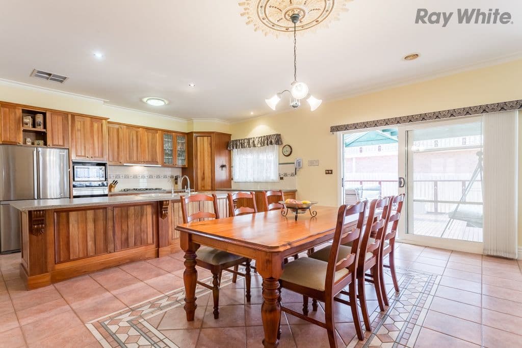 6 Blaxland Place, Taylors Lakes VIC 3038, Taylors Lakes - Thumbnail 4