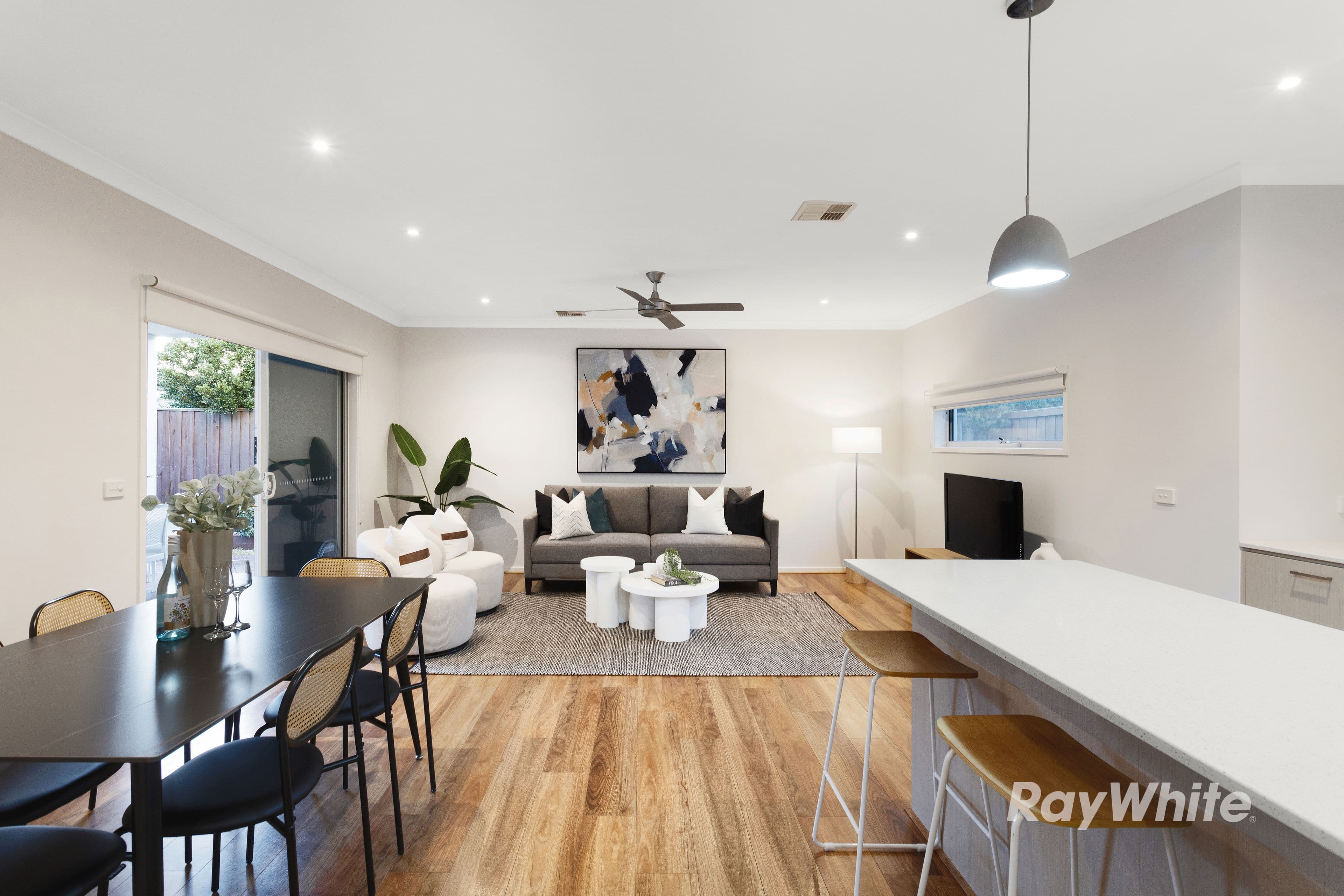 4 Mossey Crescent, Cranbourne East VIC 3977, Cranbourne East - Thumbnail 2