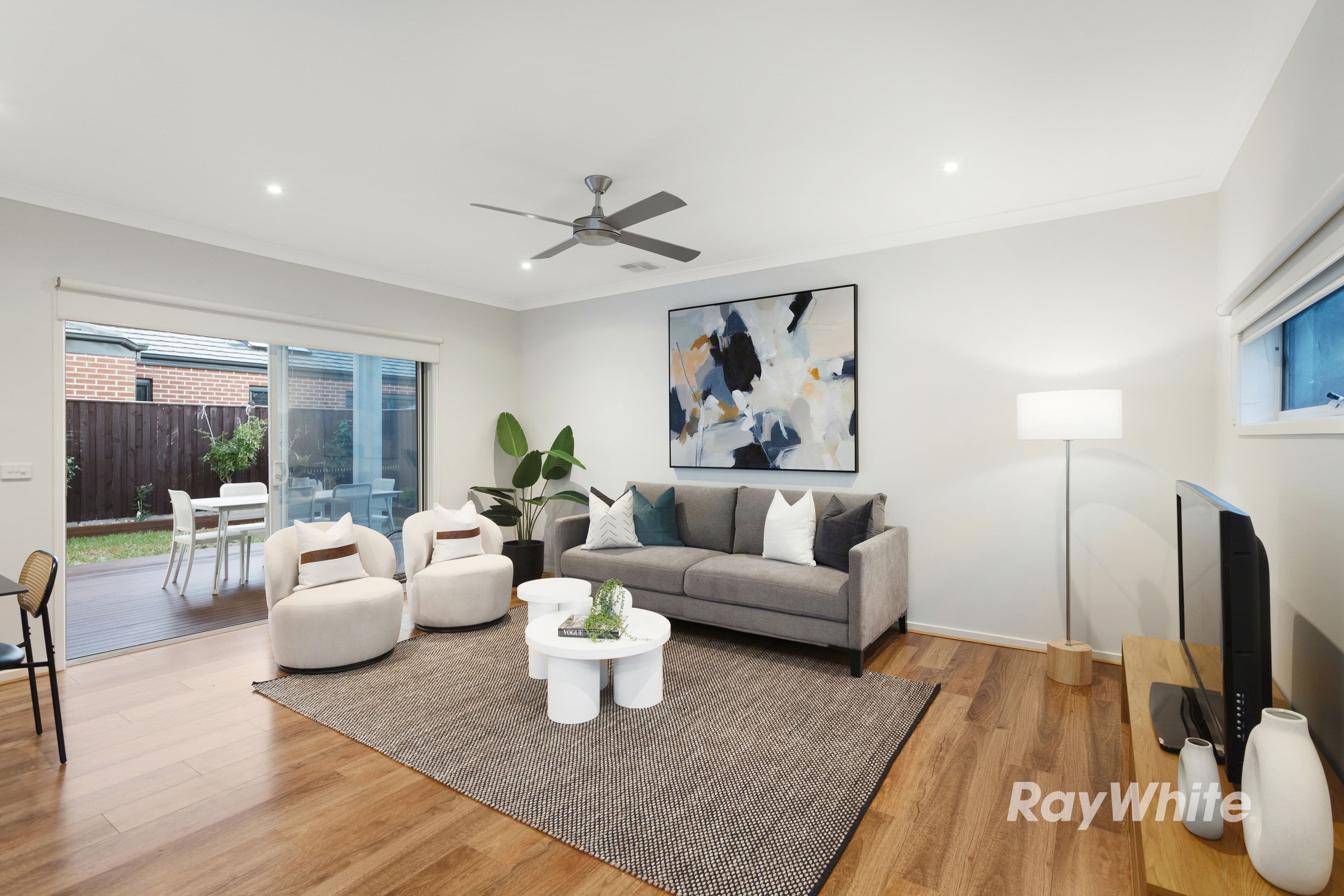 4 Mossey Crescent, Cranbourne East VIC 3977, Cranbourne East - Thumbnail 3