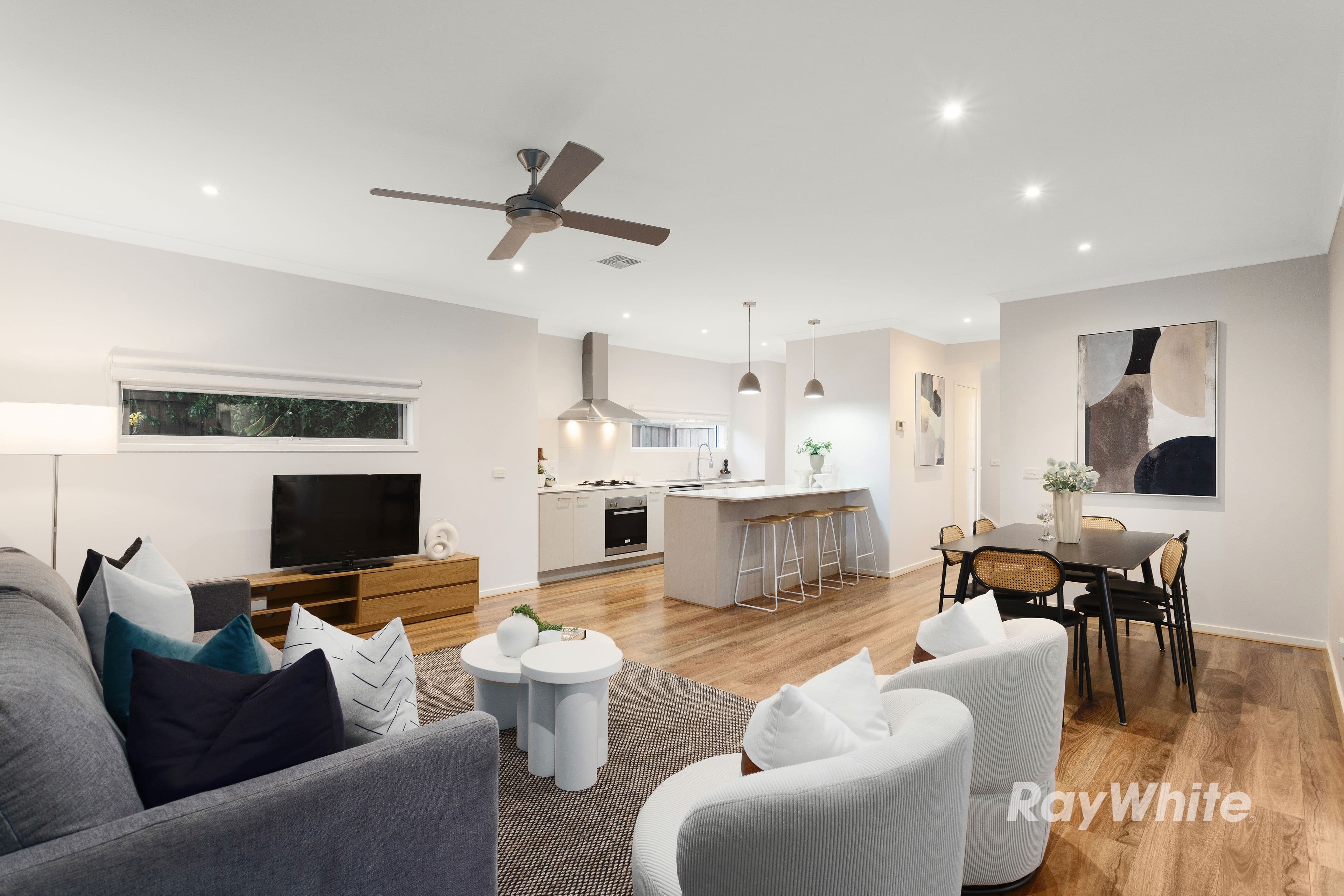 4 Mossey Crescent, Cranbourne East VIC 3977, Cranbourne East - Thumbnail 4