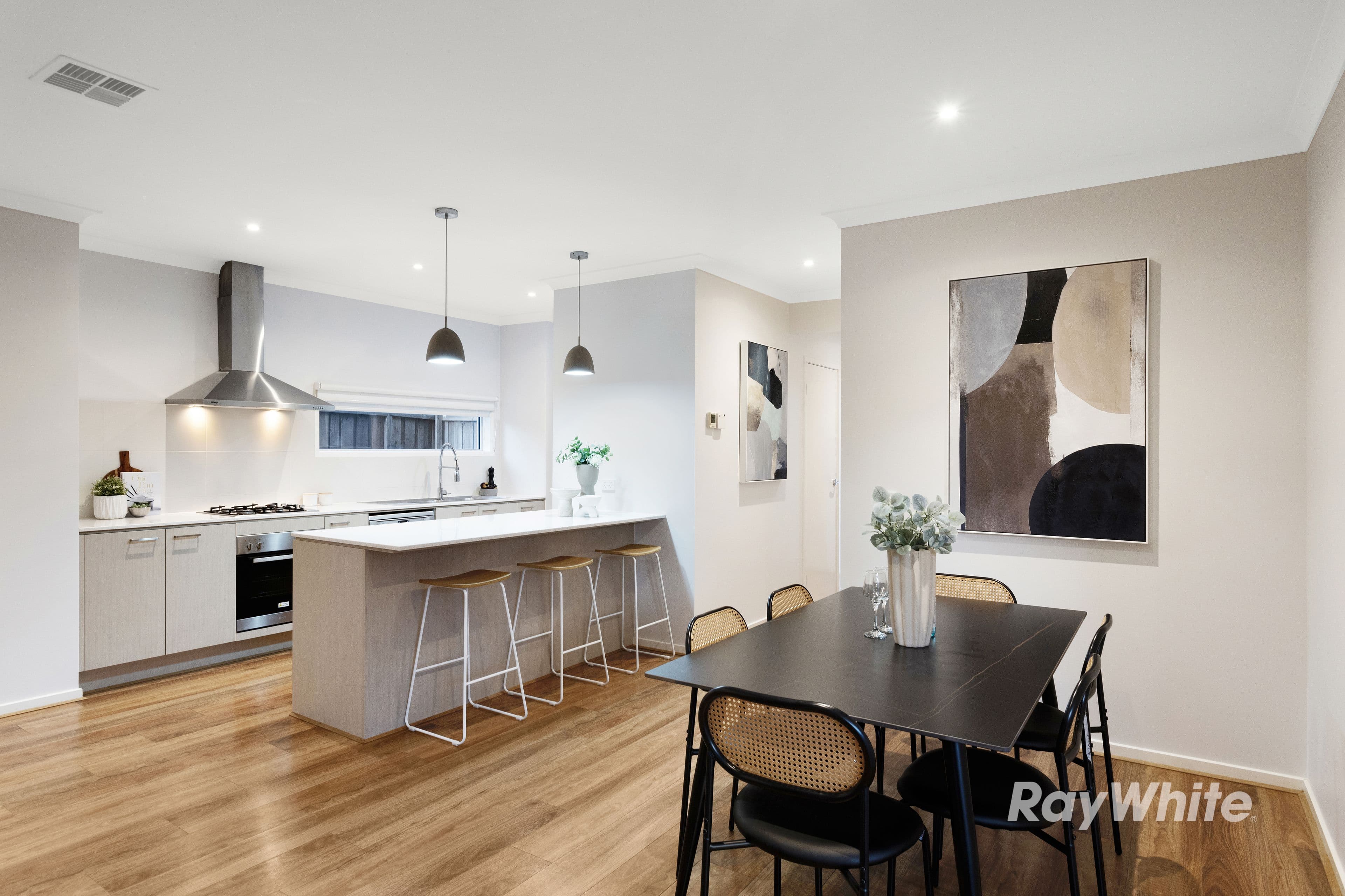 4 Mossey Crescent, Cranbourne East VIC 3977, Cranbourne East - Thumbnail 5