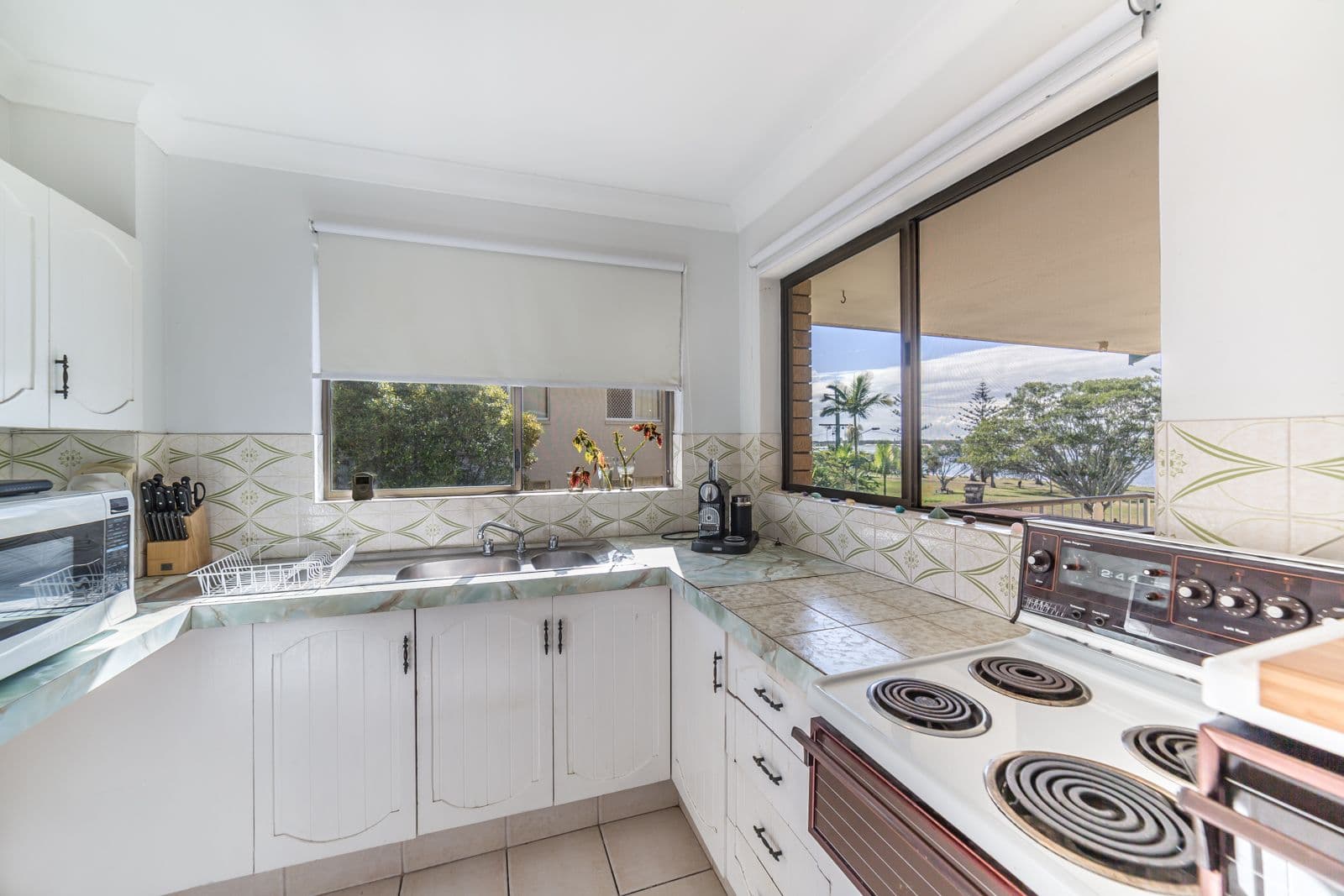 218 Marine Parade, Labrador QLD 4215, Labrador - Thumbnail 5