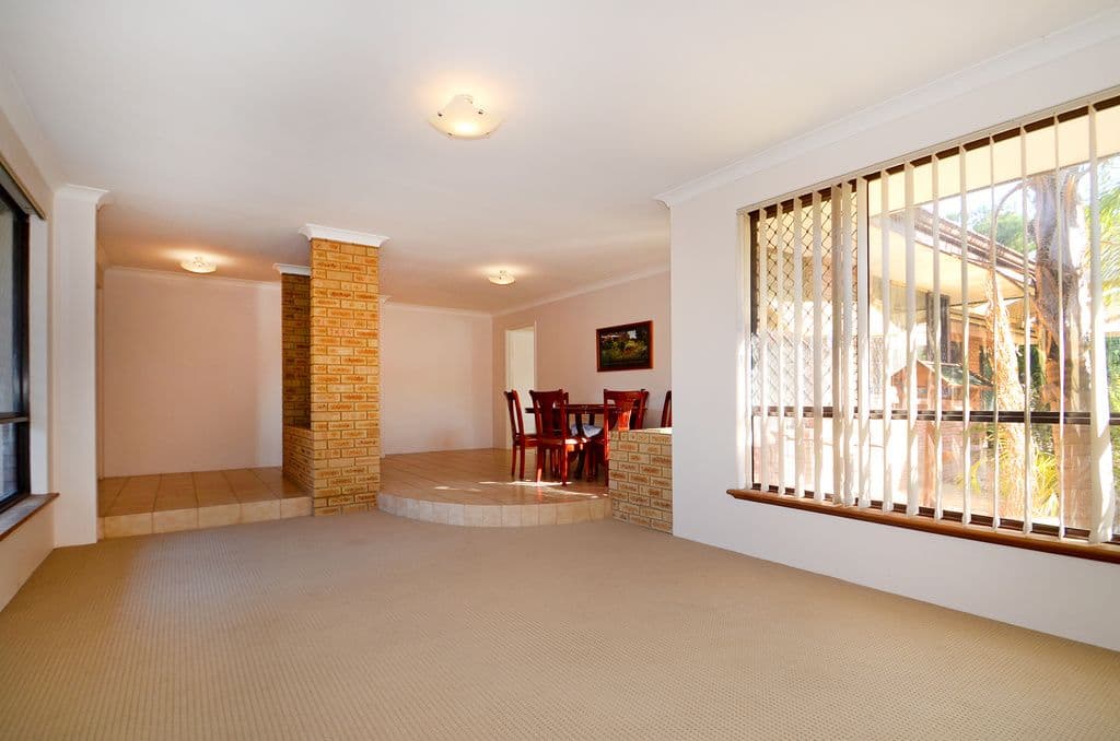 52 Corrington Circle, NOLLAMARA WA 6061, Nollamara - Thumbnail 4