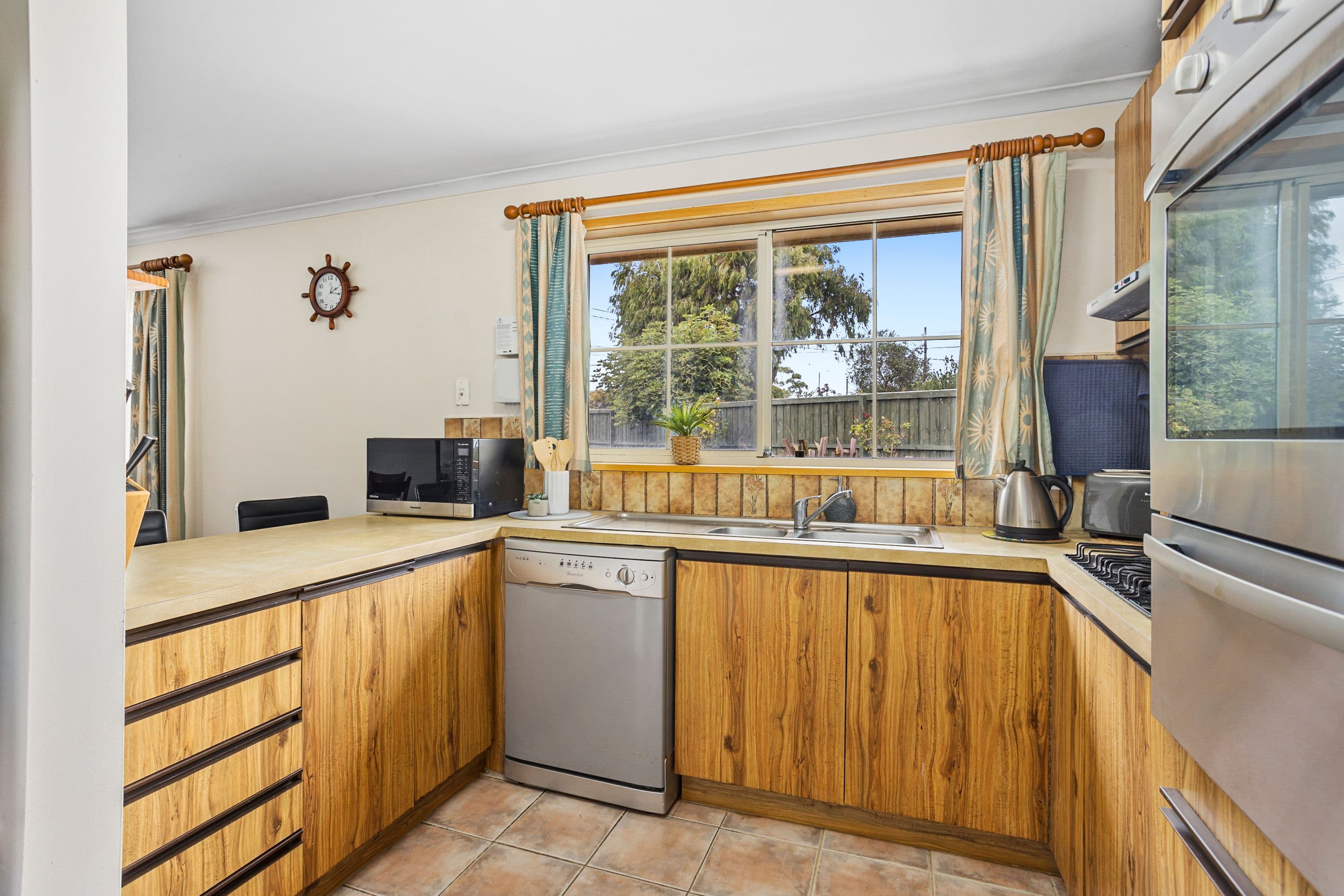 16 Rae Street, Rosebud VIC 3939, Rosebud - Thumbnail 2