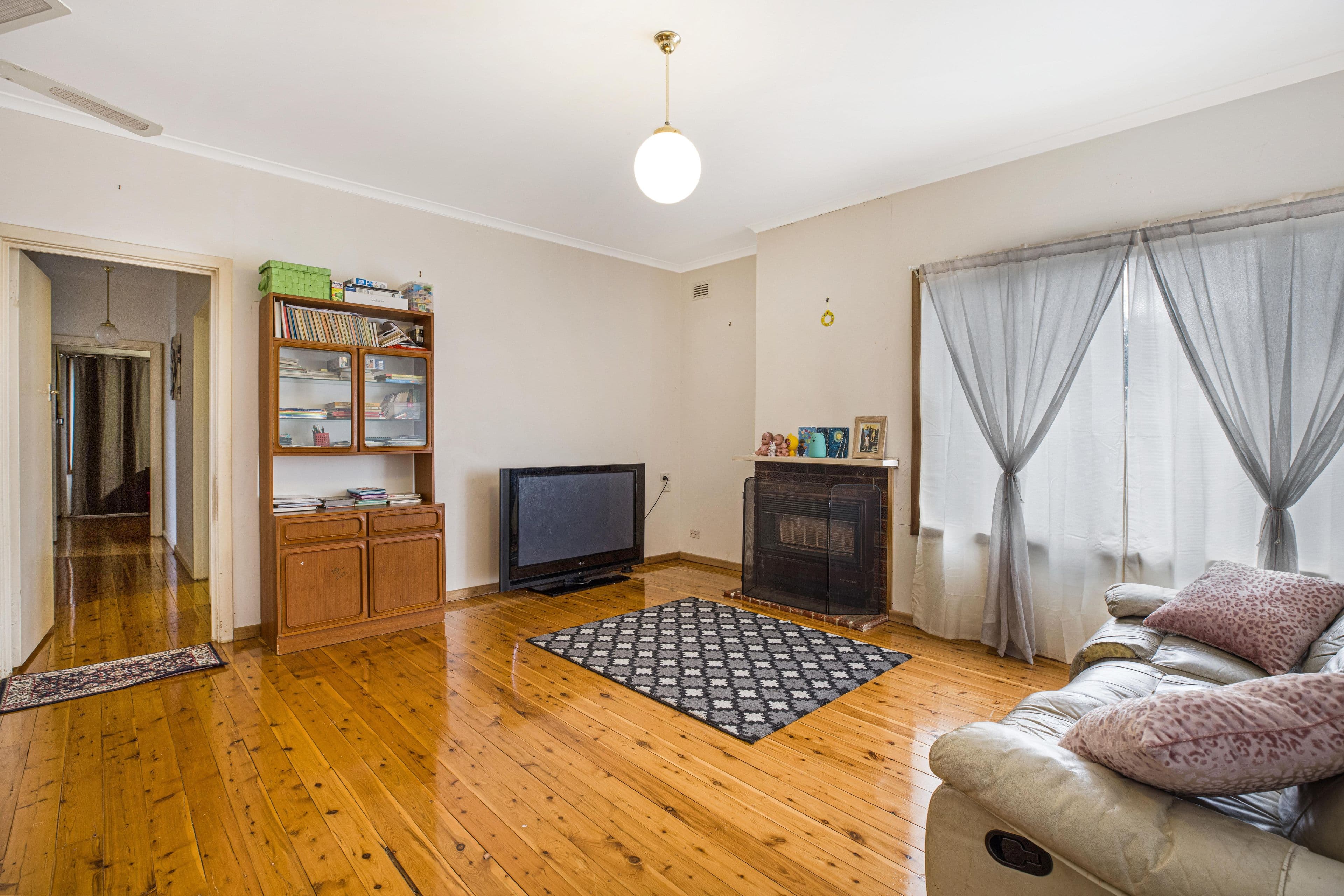28 Sutton Avenue, Seacombe Gardens SA 5047, Seacombe Gardens - Thumbnail 2