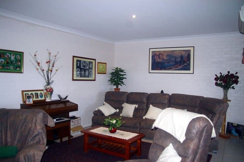 19 Shearsby Crescent, YASS NSW 2582, Yass - Thumbnail 2