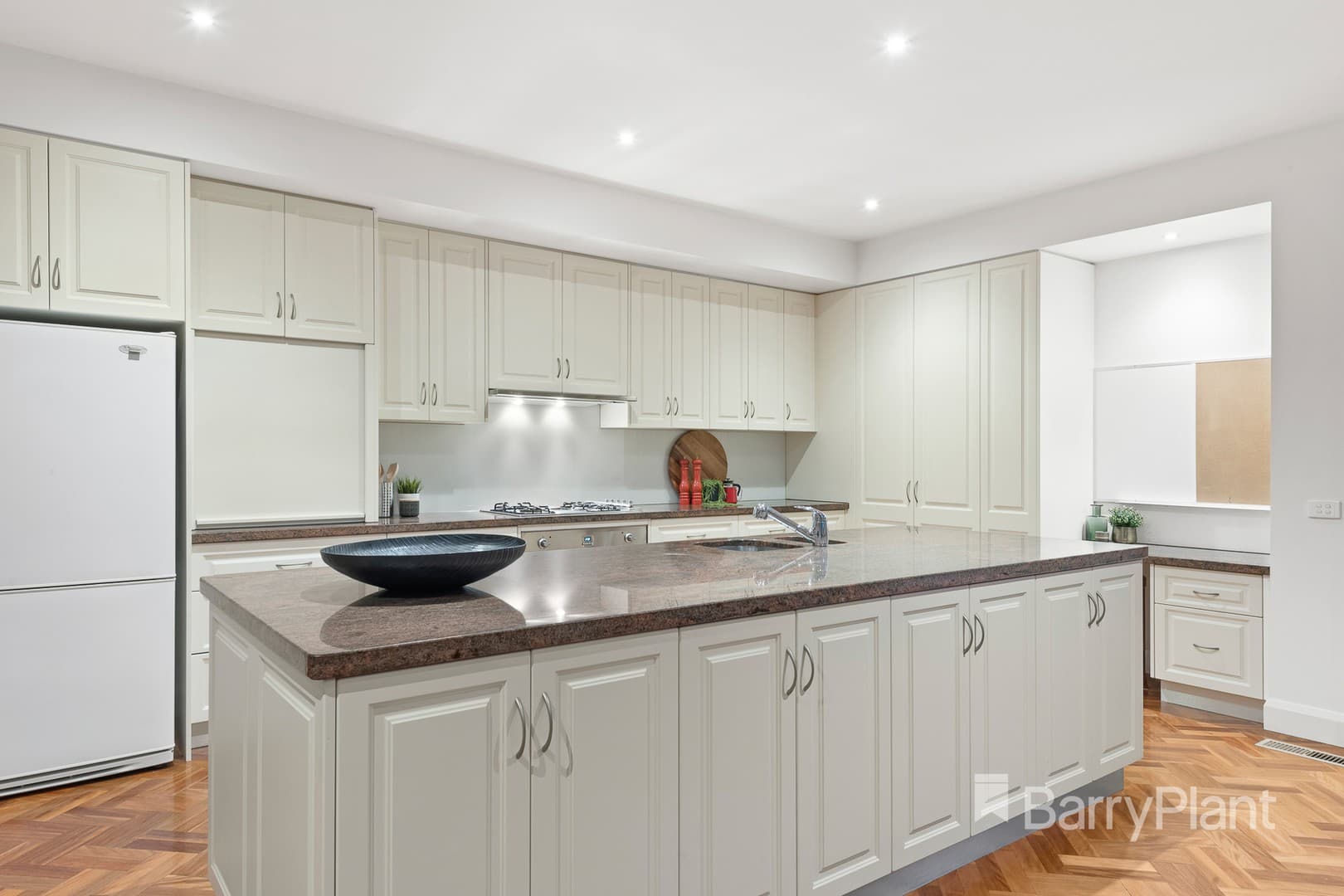 10 Westminster Avenue, Bulleen, VIC 3105, Bulleen - Thumbnail 5