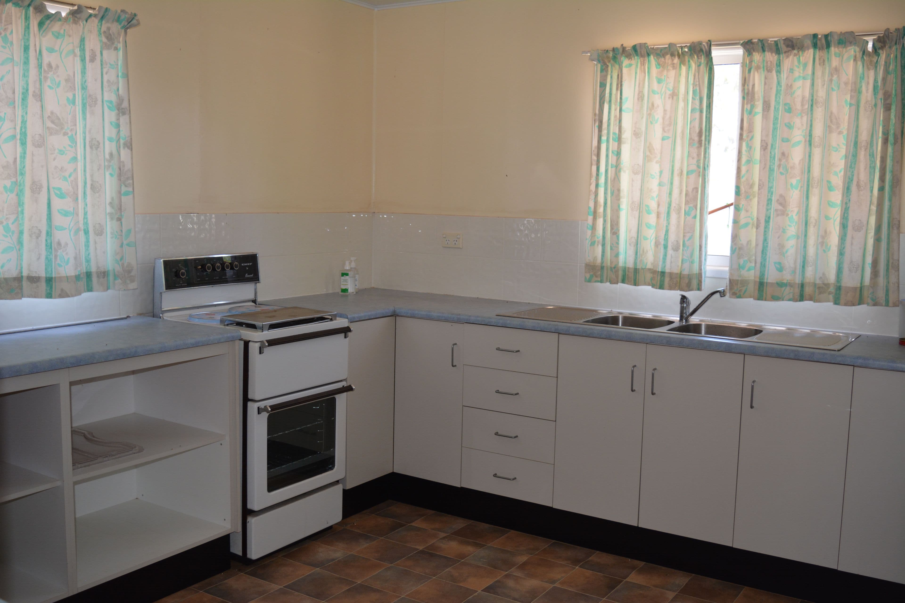 7 Faraday Street, Jericho QLD 4728, Jericho - Thumbnail 2