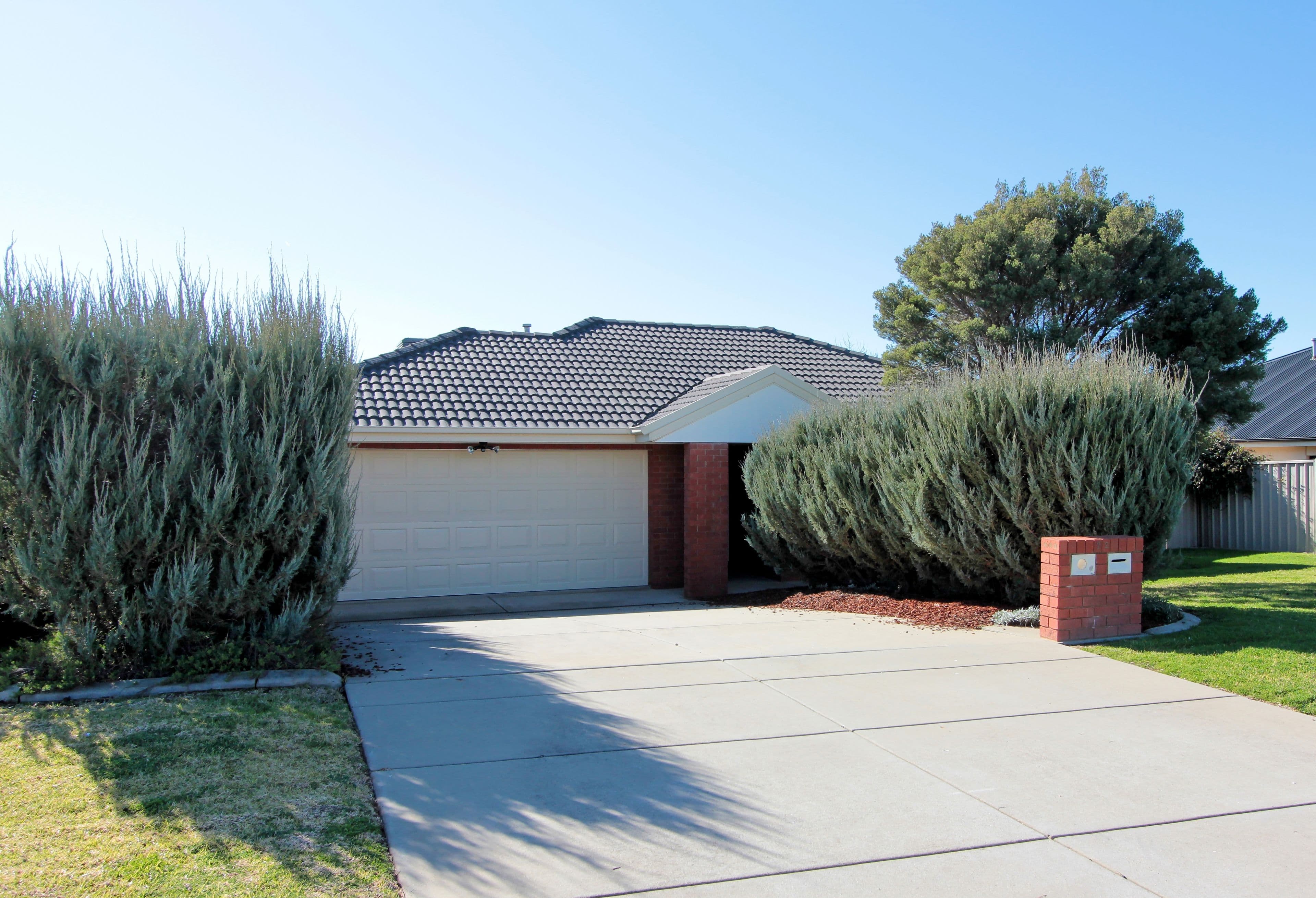 72 Paldi Crescent, Glenfield Park - Image 1